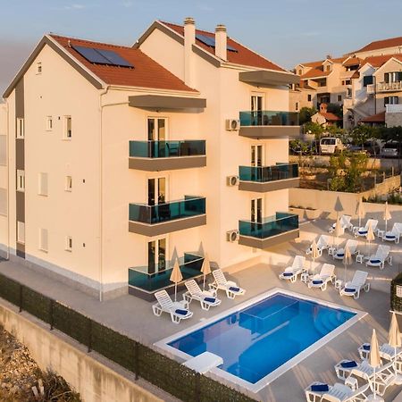 Apartments Blueview Postira Bagian luar foto