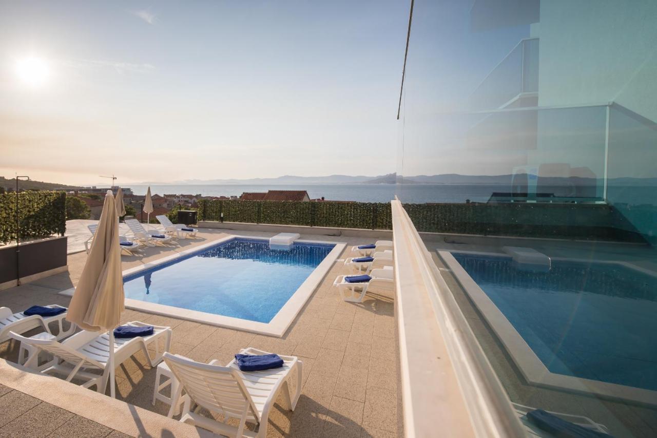 Apartments Blueview Postira Bagian luar foto