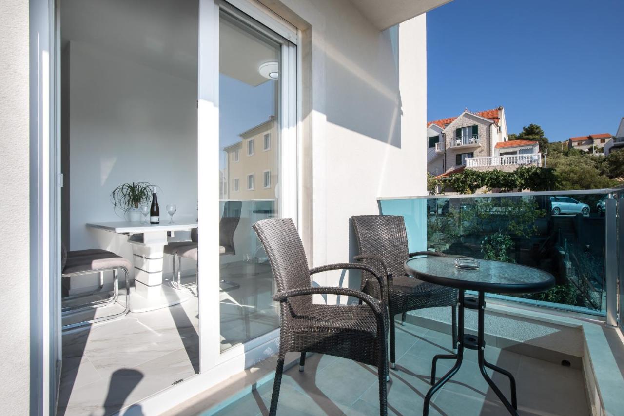 Apartments Blueview Postira Bagian luar foto