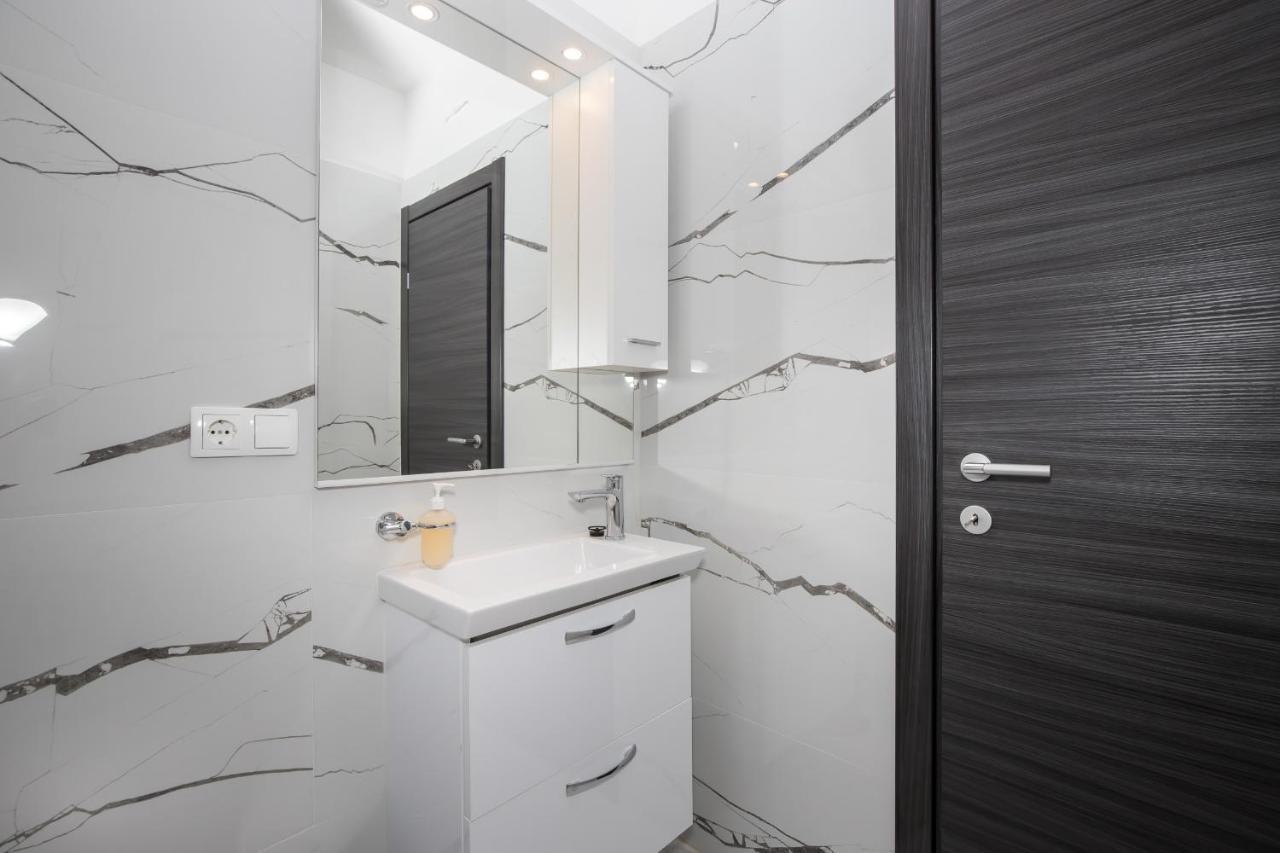 Apartments Blueview Postira Bagian luar foto