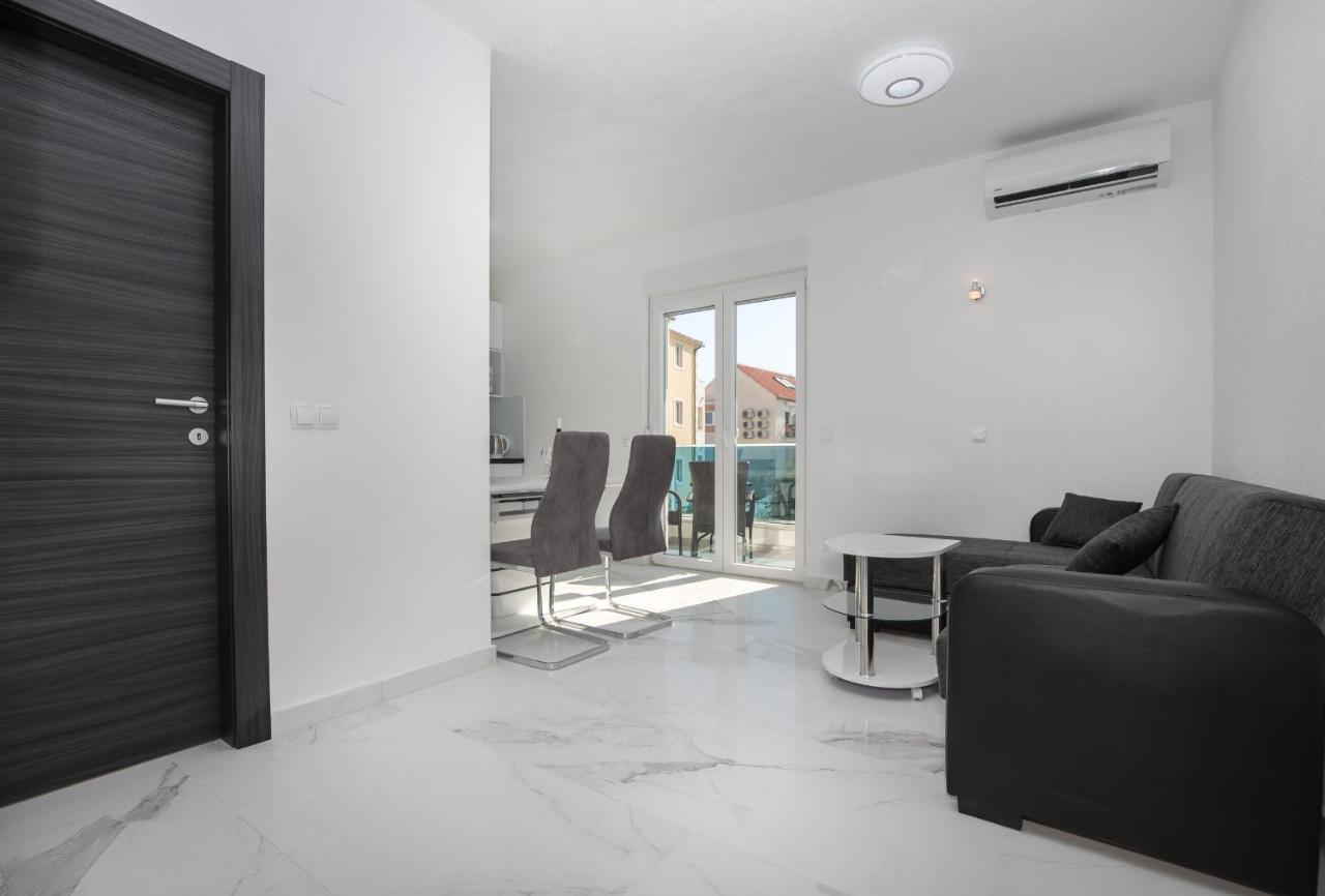 Apartments Blueview Postira Bagian luar foto