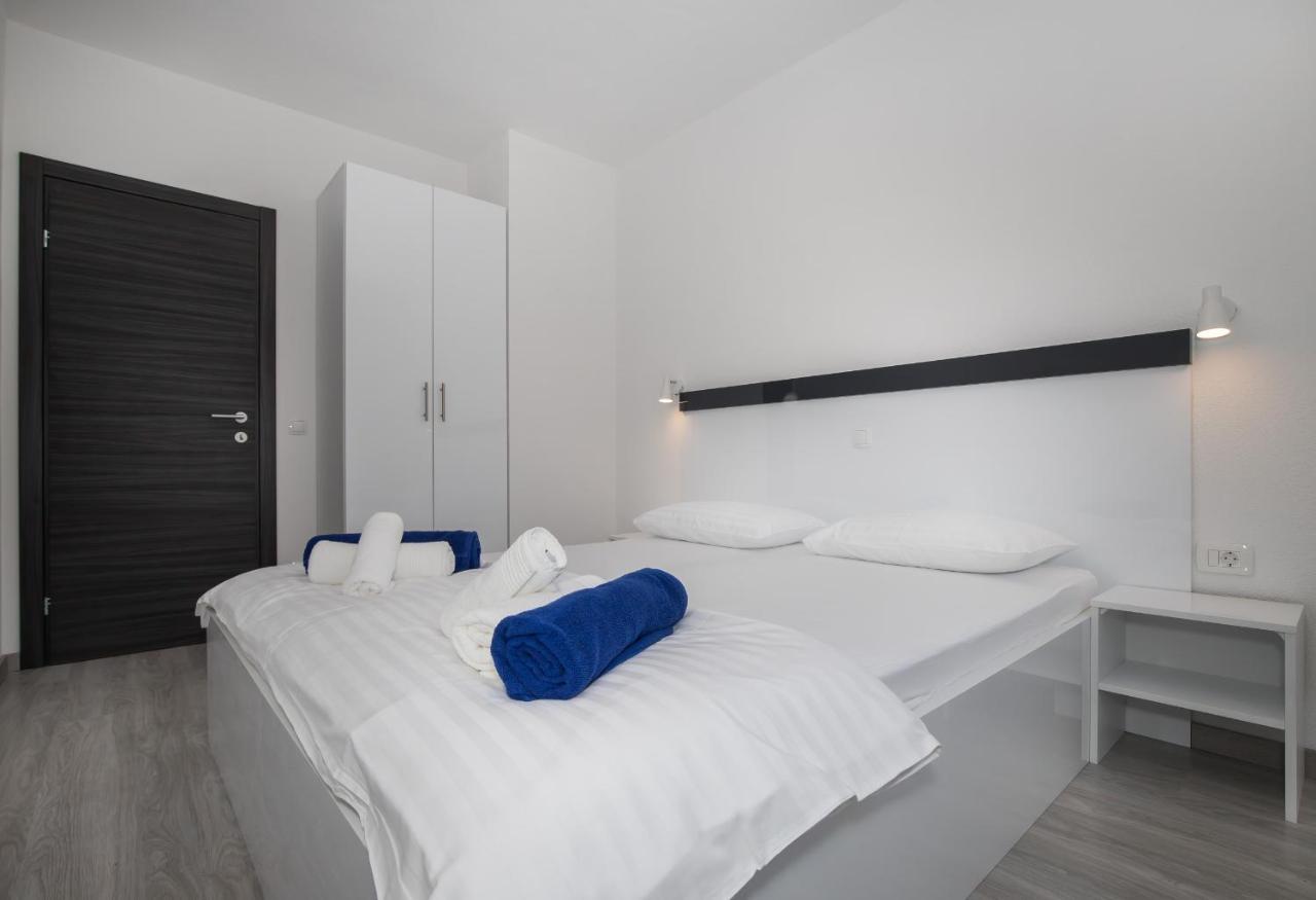 Apartments Blueview Postira Bagian luar foto