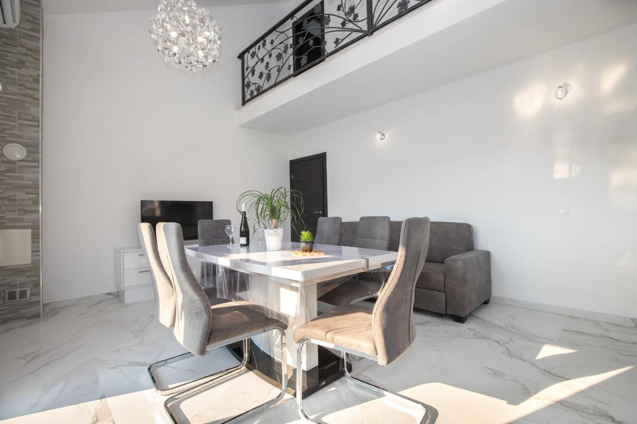 Apartments Blueview Postira Bagian luar foto
