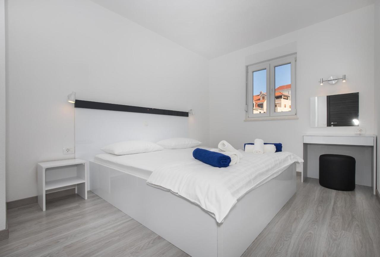 Apartments Blueview Postira Bagian luar foto