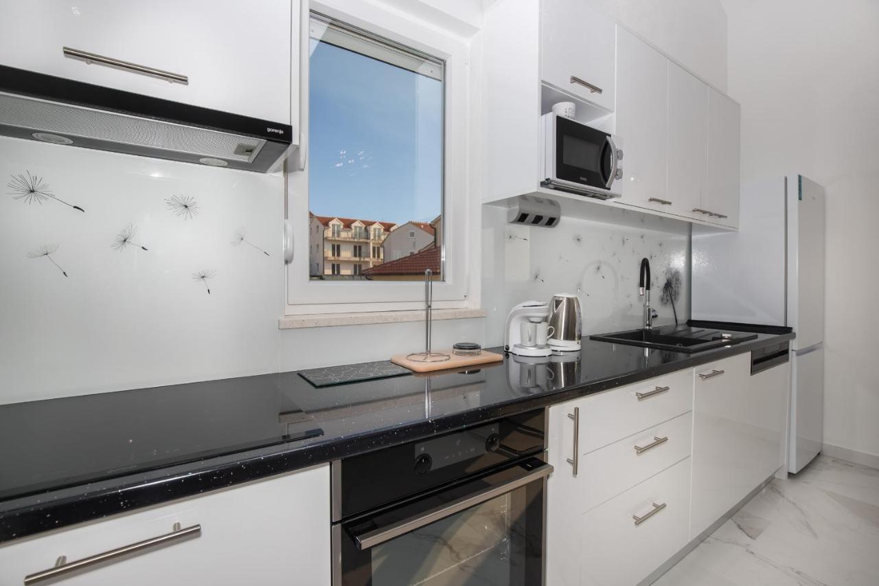 Apartments Blueview Postira Bagian luar foto