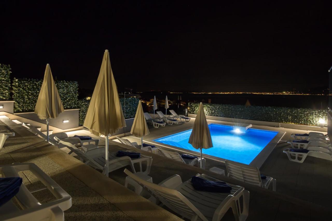 Apartments Blueview Postira Bagian luar foto