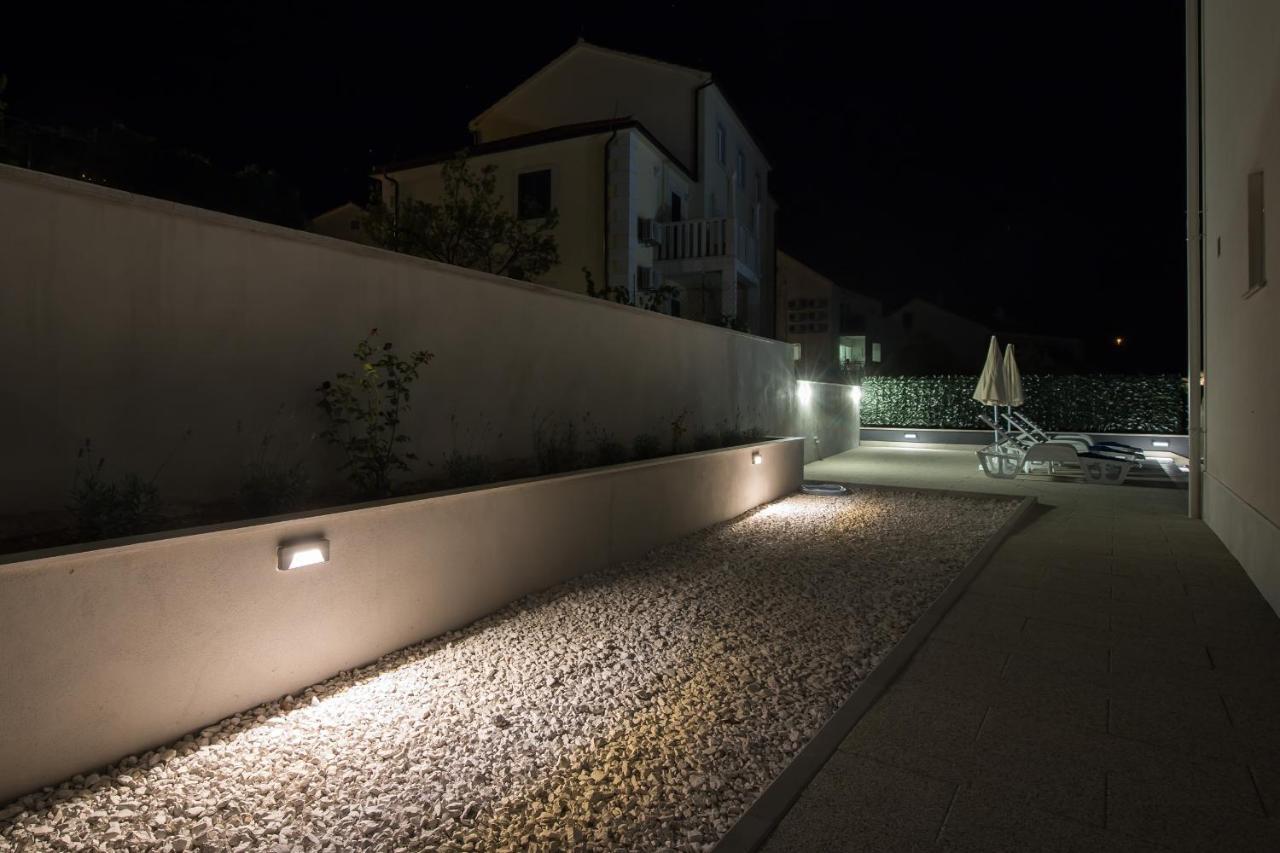 Apartments Blueview Postira Bagian luar foto