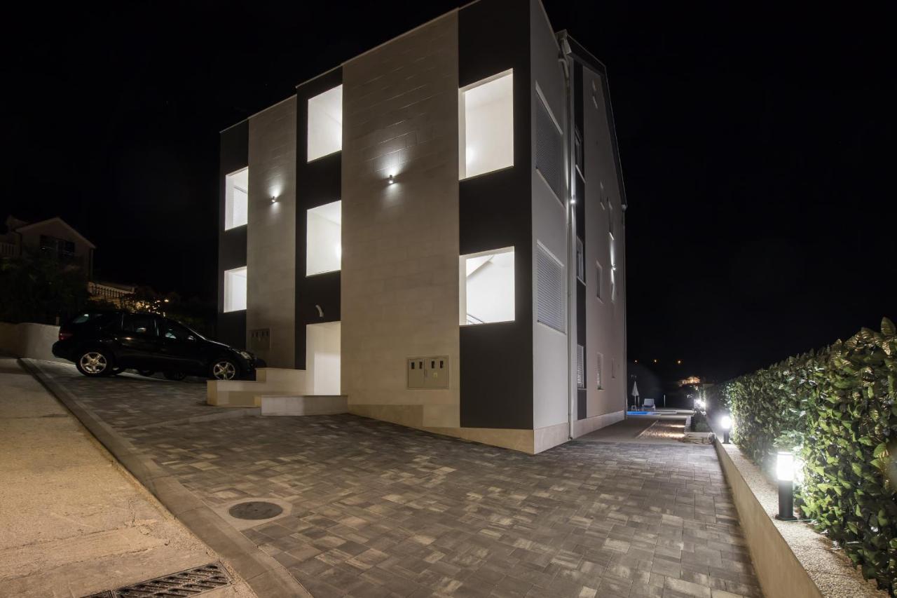 Apartments Blueview Postira Bagian luar foto