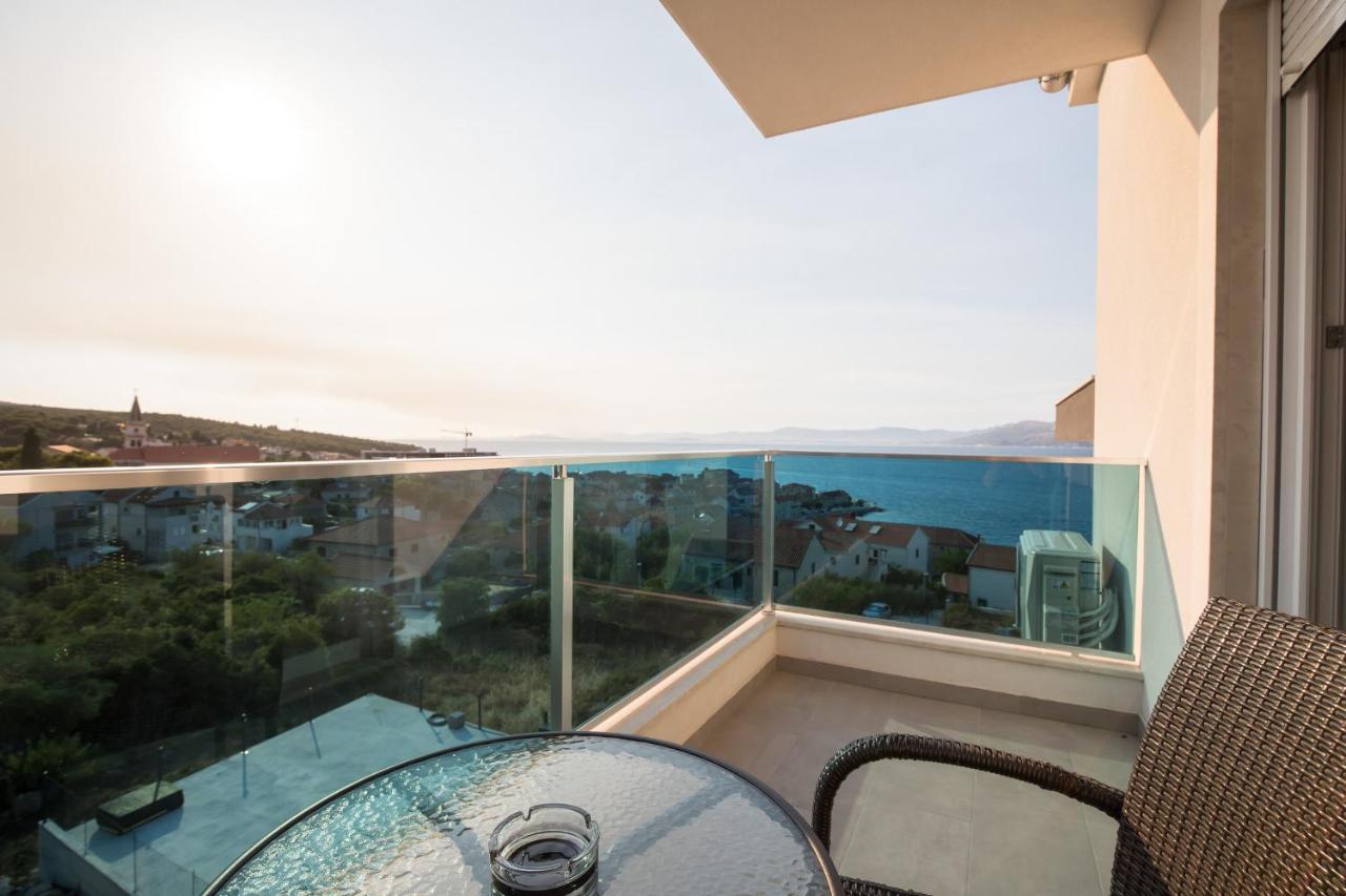 Apartments Blueview Postira Bagian luar foto